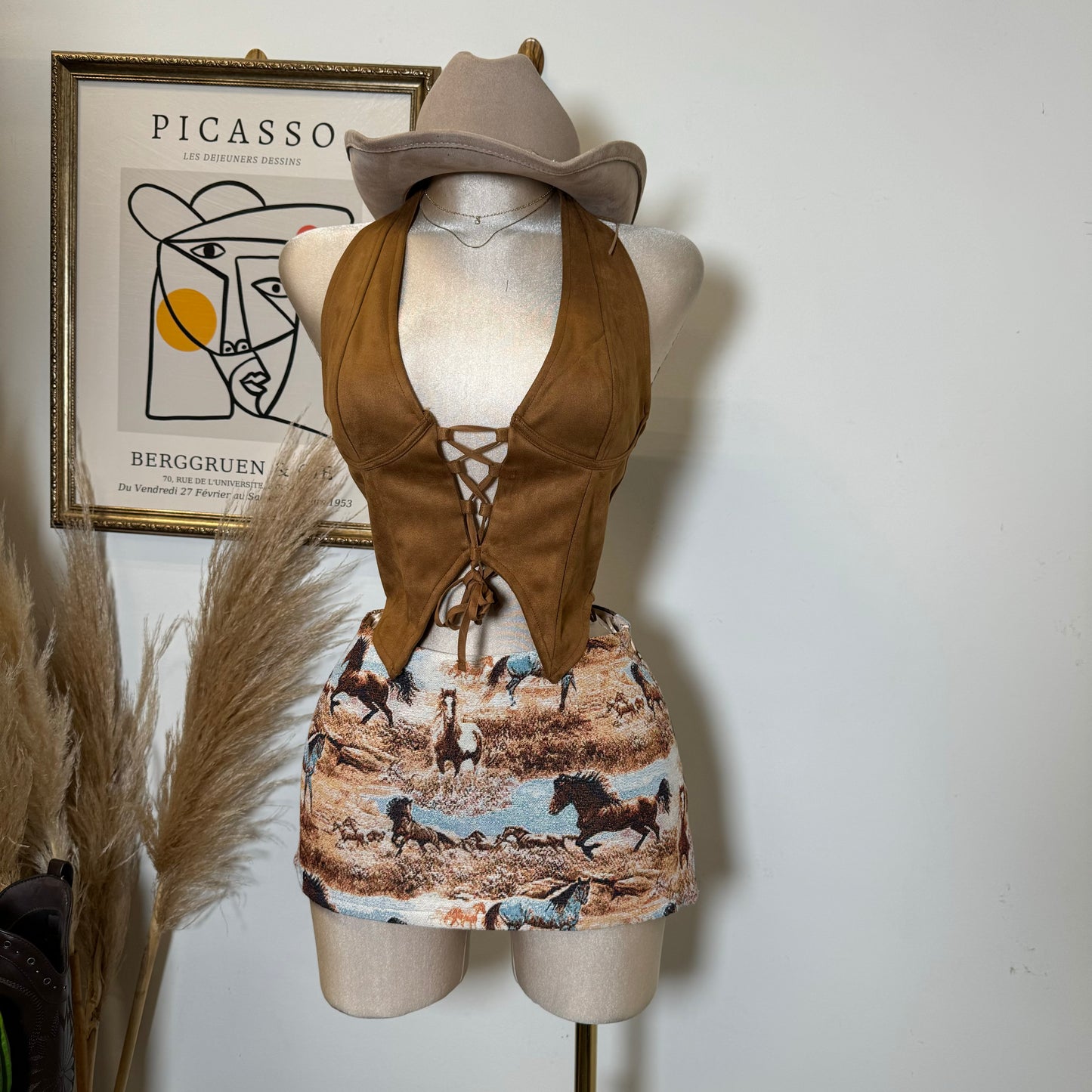 Cara Suede Halter Top Vneck-line -Tan