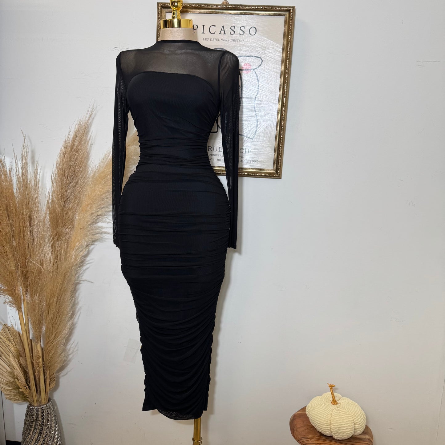 Round Neck Long Sleeve Ruching Midi Dress-Black