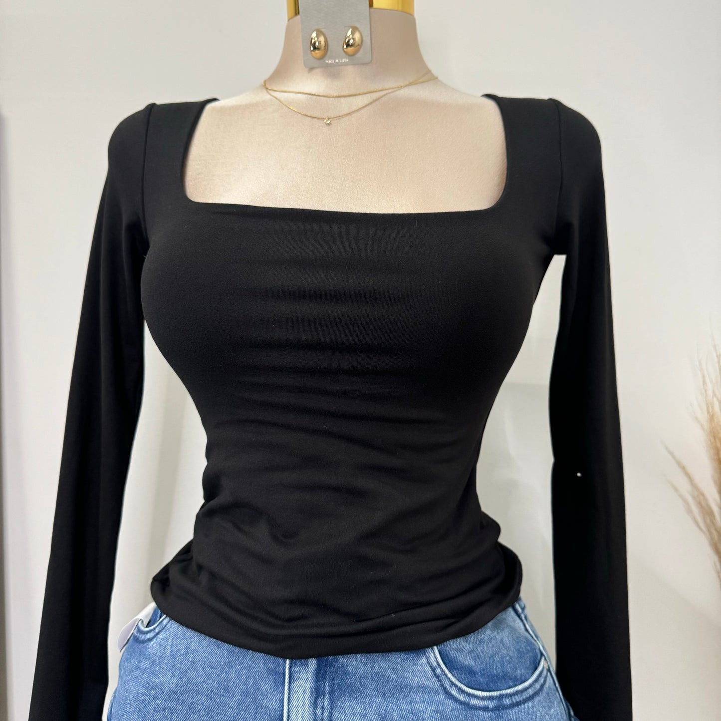 Double Layered & Soft Material Long Sleeve-Black