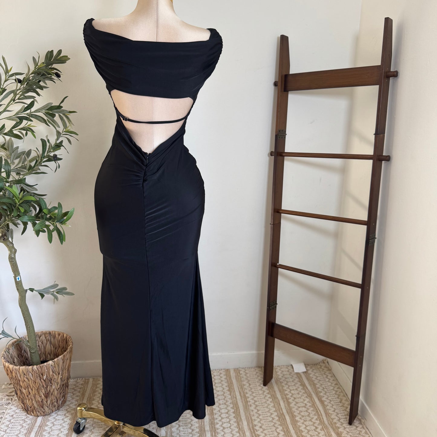 Off shoulder open back mermaid Gown-Black