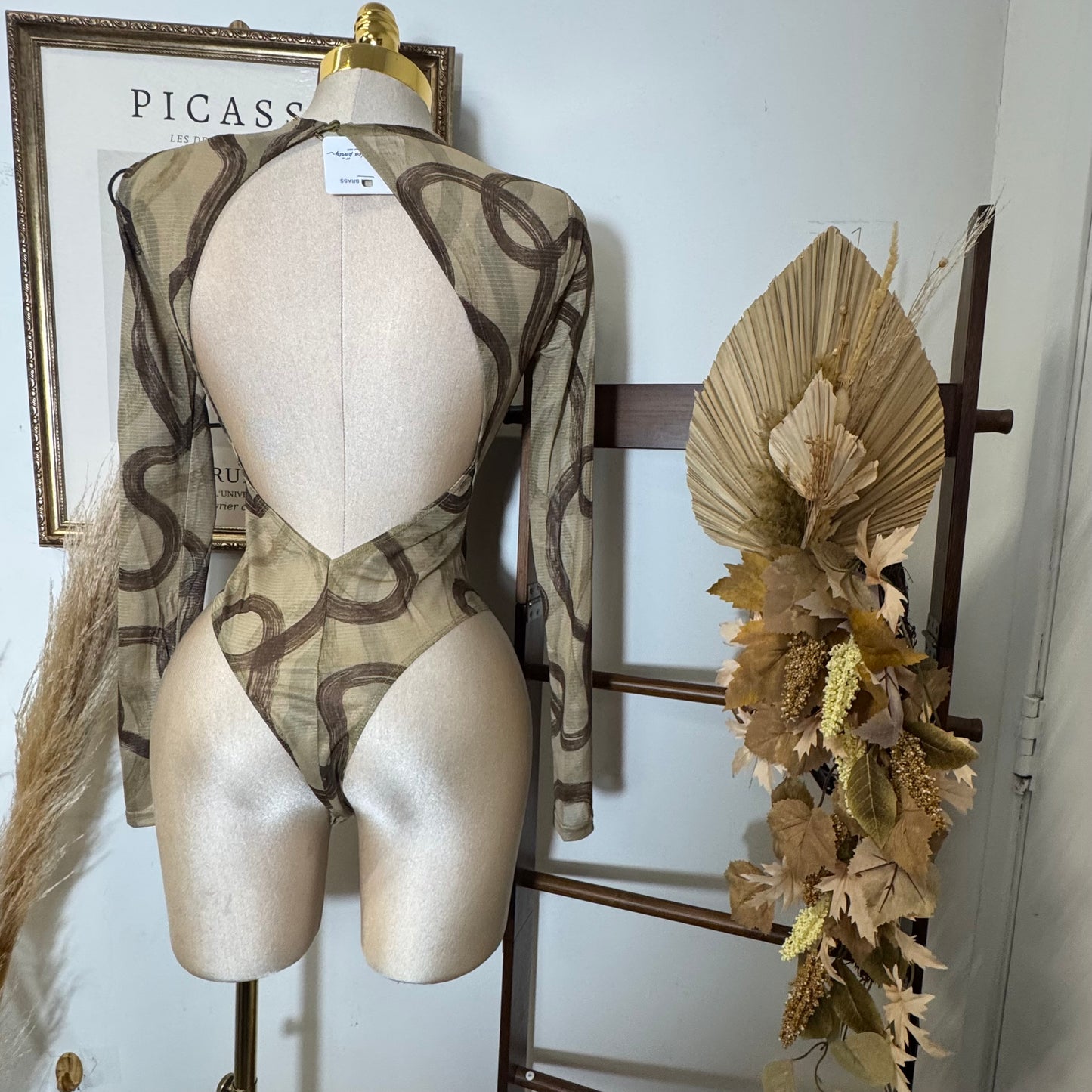 Round Neck Long Sleeve Open back Bodysuit-Olive Brown