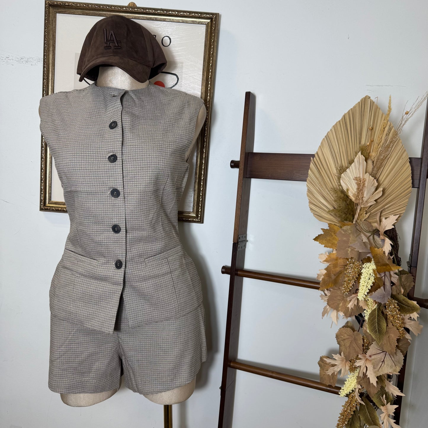 Sleeveless Crewneck Front Button Down checked Vest-taupe