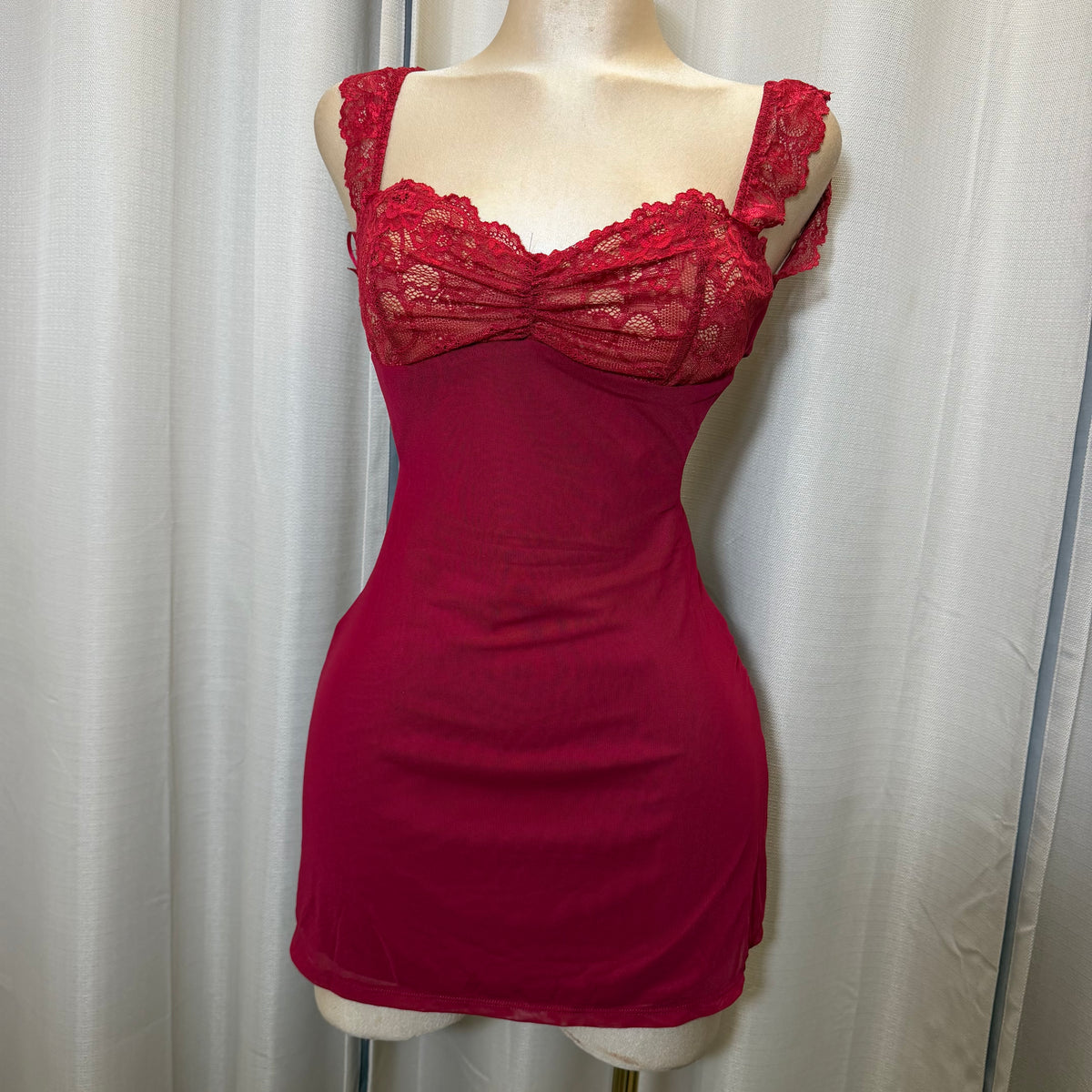 Short Sleeve Lace Mini Dress-Burgundy