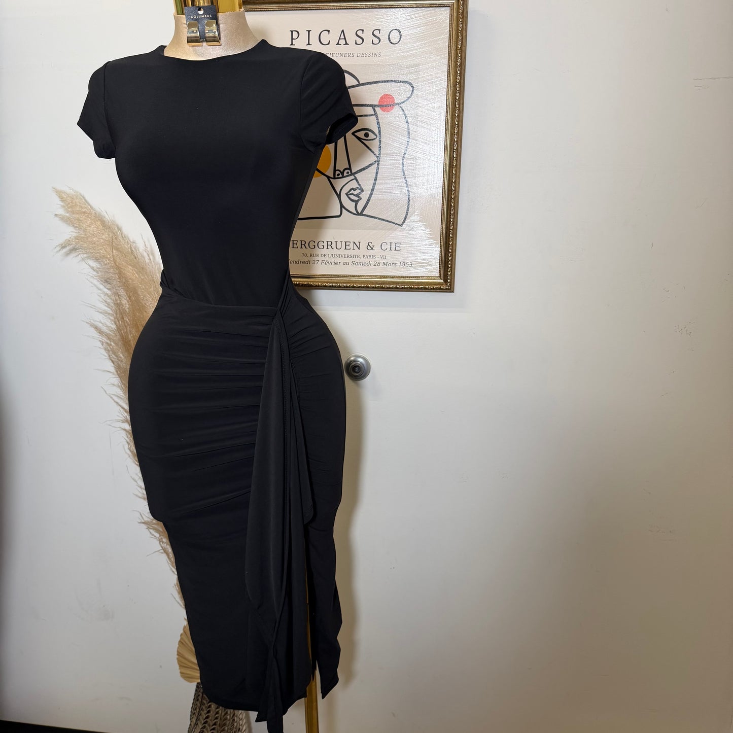 Front slit with sash detail midi Dress-Black