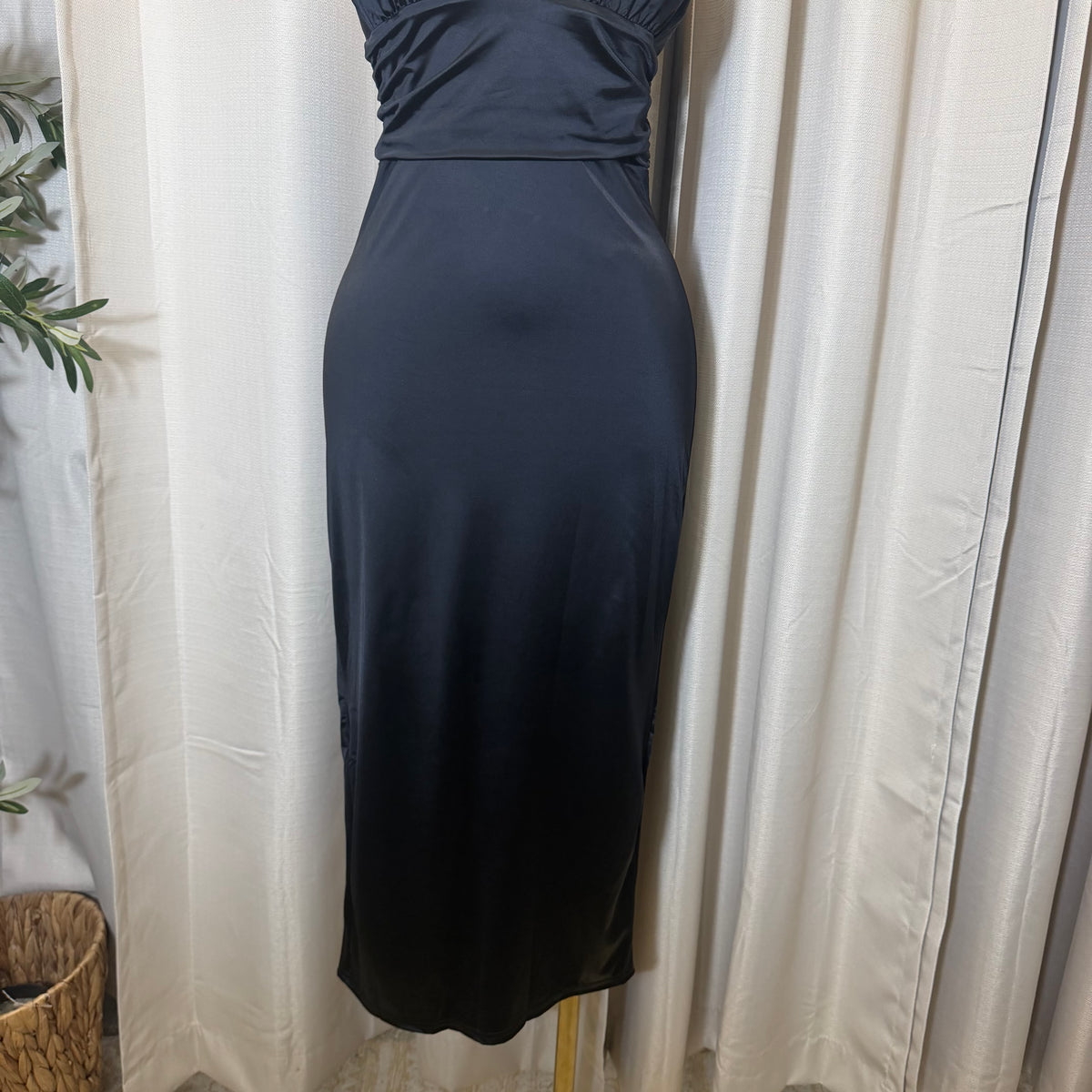 STRETCH SATIN KNIT OPEN BACK MIDI DRESS-Black