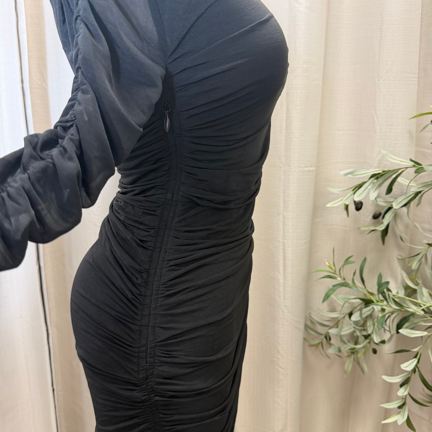 LONG SLEEVES ASSYMETRICAL HEM MAXI DRESS-Black
