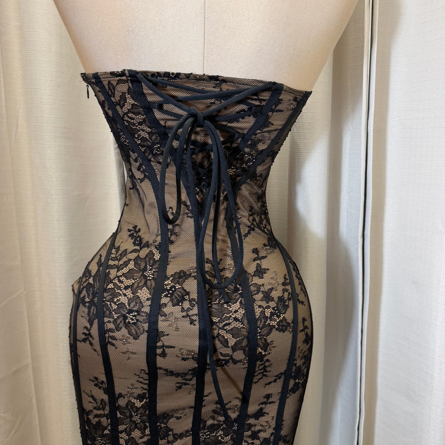 Strapless Lace Midi Dress-black