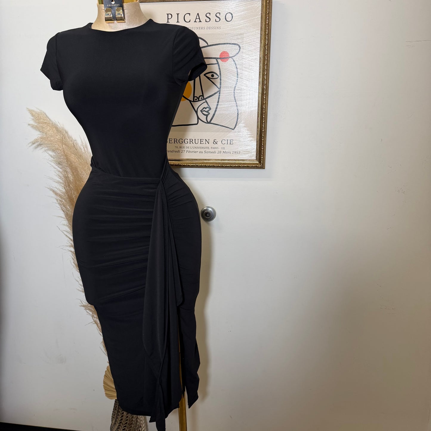 Front slit with sash detail midi Dress-Black