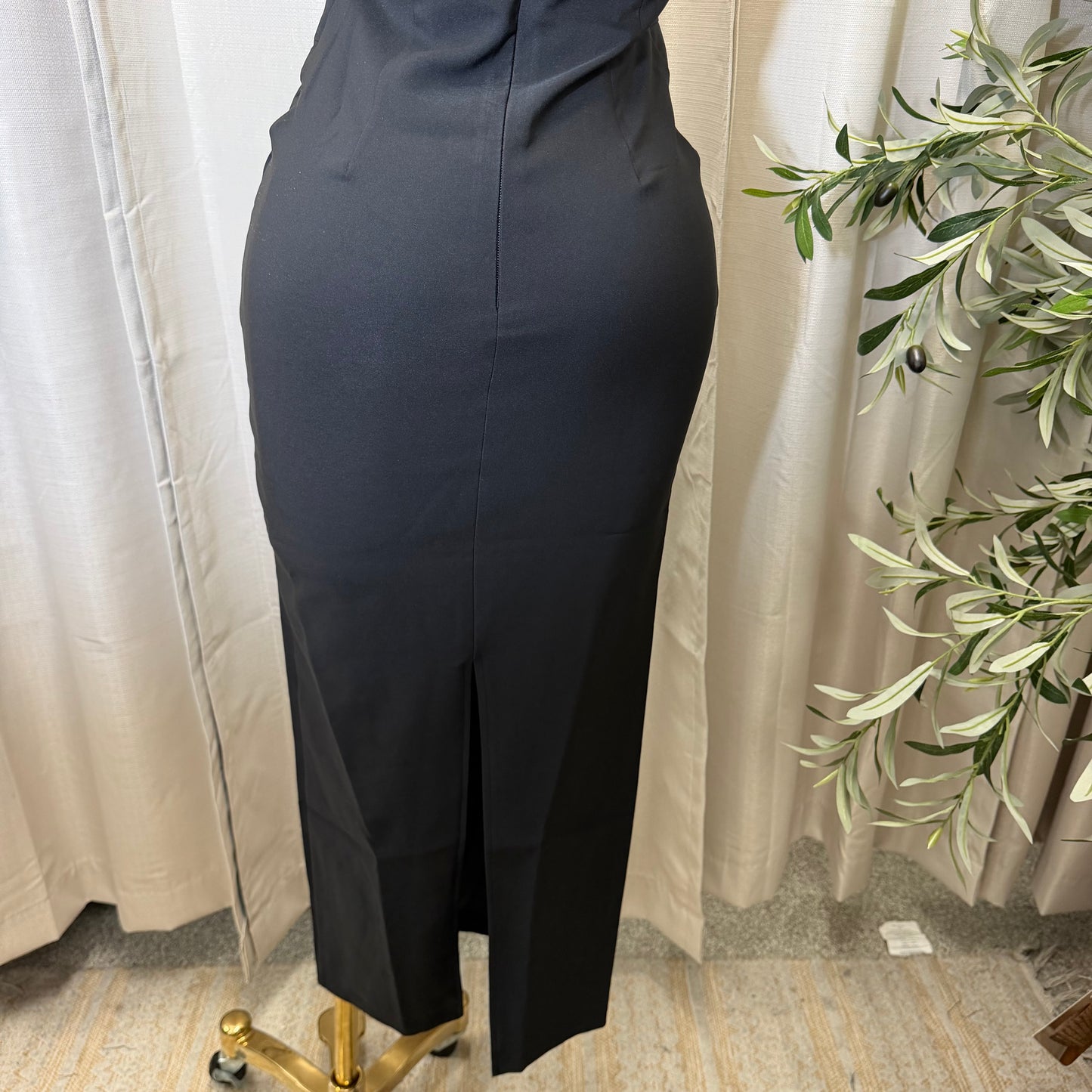 Halter Neck Structured Back Slit Maxi Dress-Black