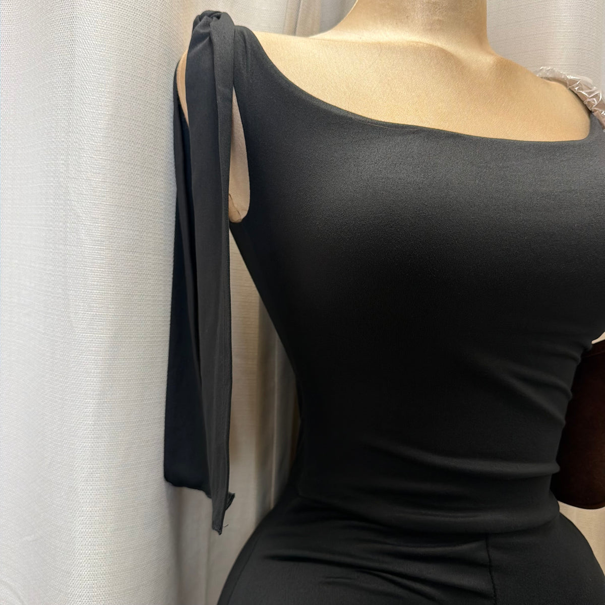 Off shoulder Capri Jumpsuit-Black