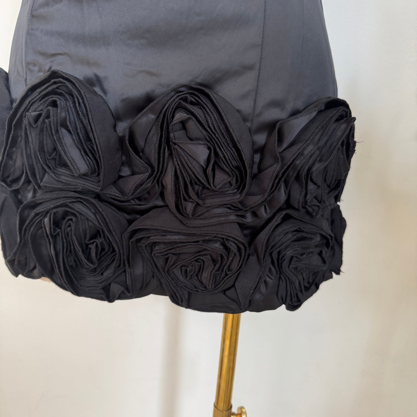 THICK STRETCH MATT SATIN DRESS
-Black