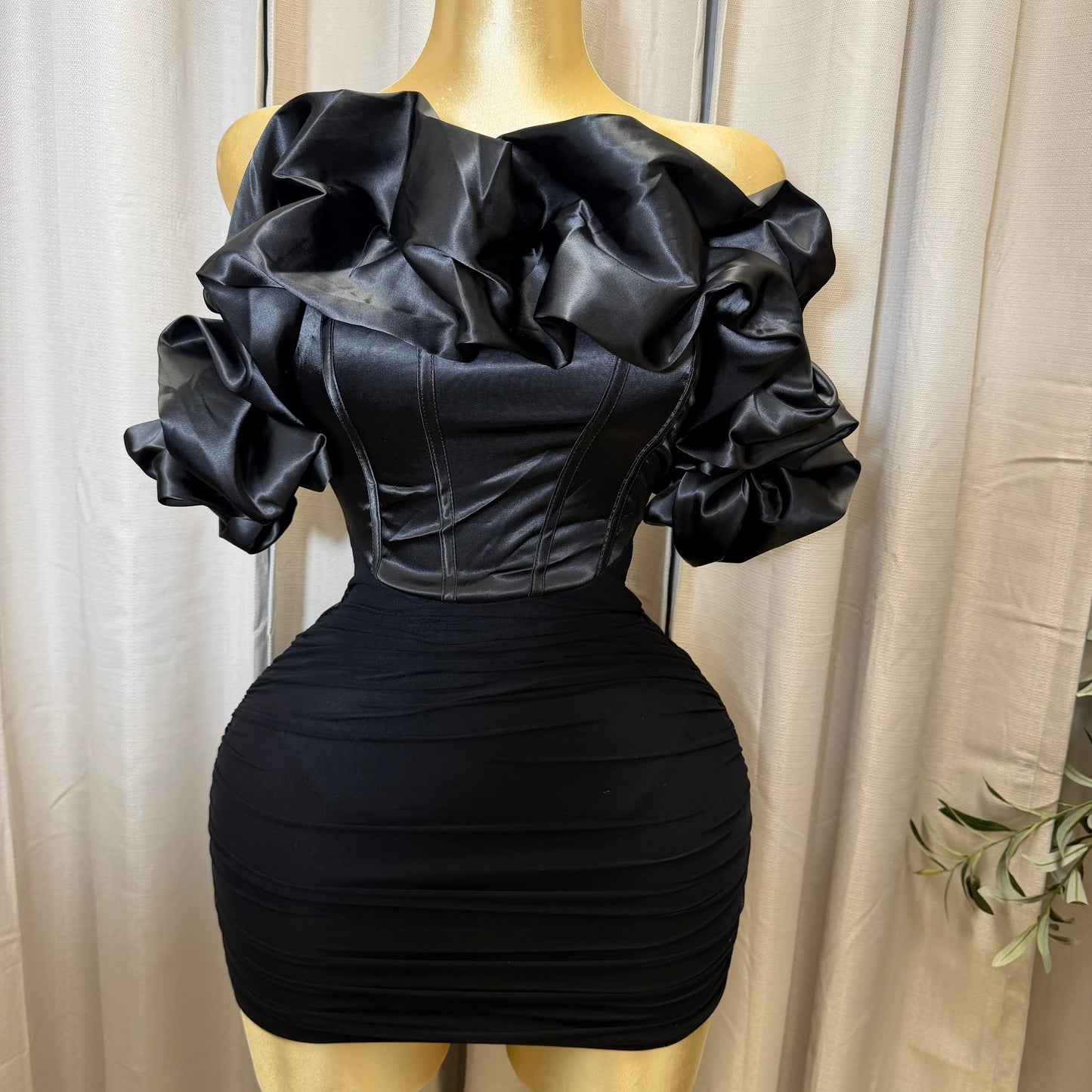 OFF-SHOULDER RUFFLED CORSET-STYLE RUCHED MINI DRESS-Black