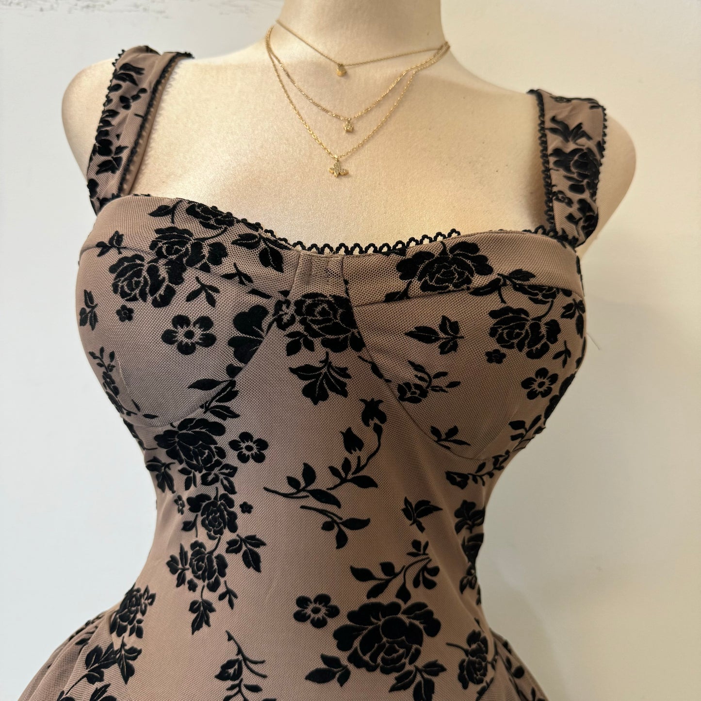 Floral Lace Trim Dress-Black/Brown