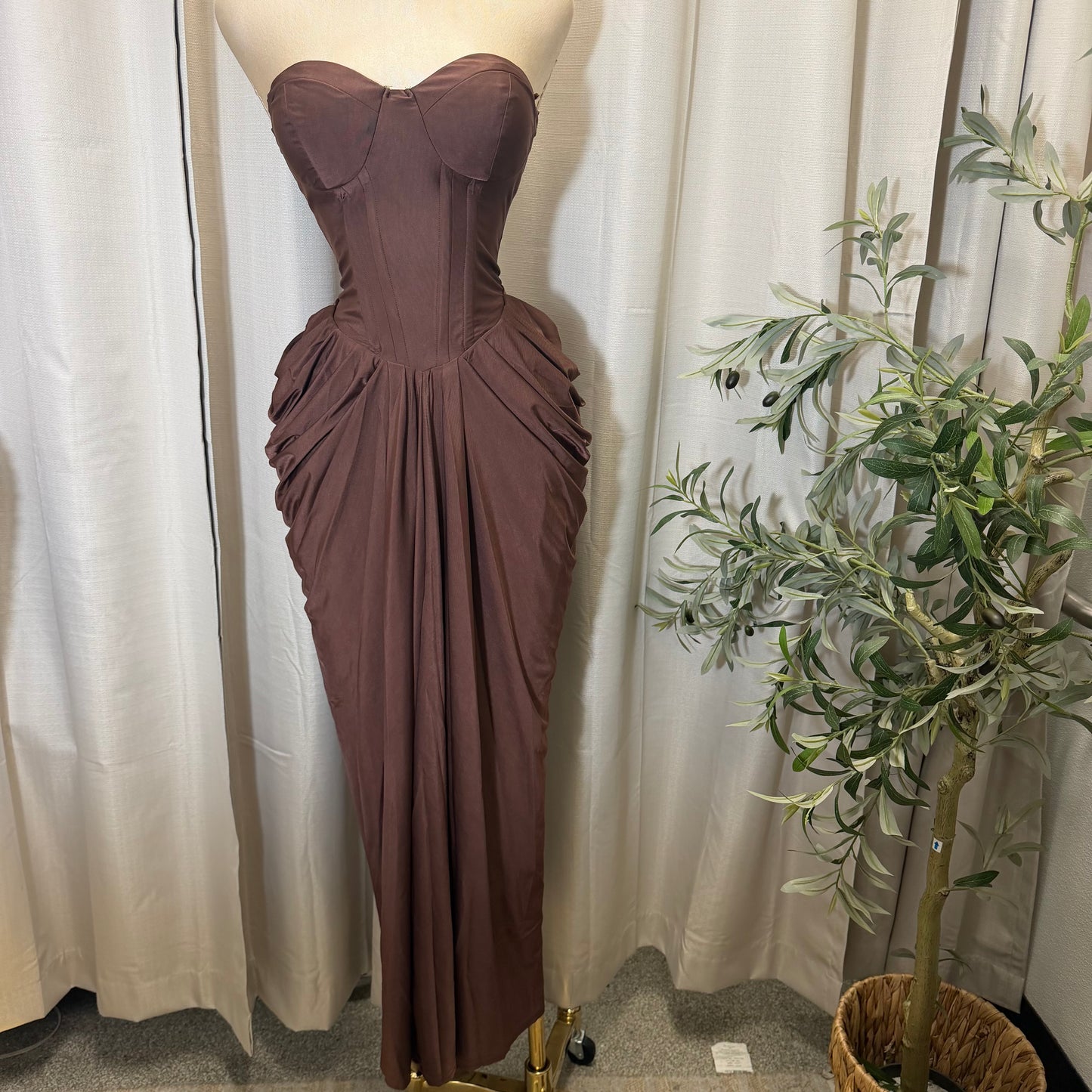STRAPLESS CORSEST TOP DRAPED MIDI DRESS-Chocolate