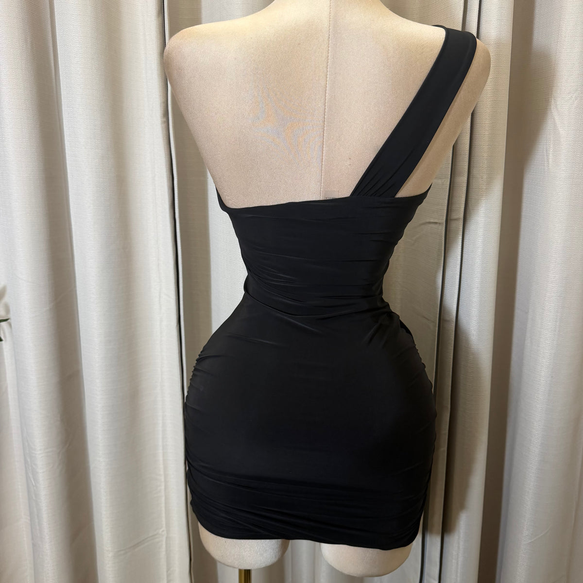 DRAPED STRAPLESS RUCHED MINI DRESS-Black