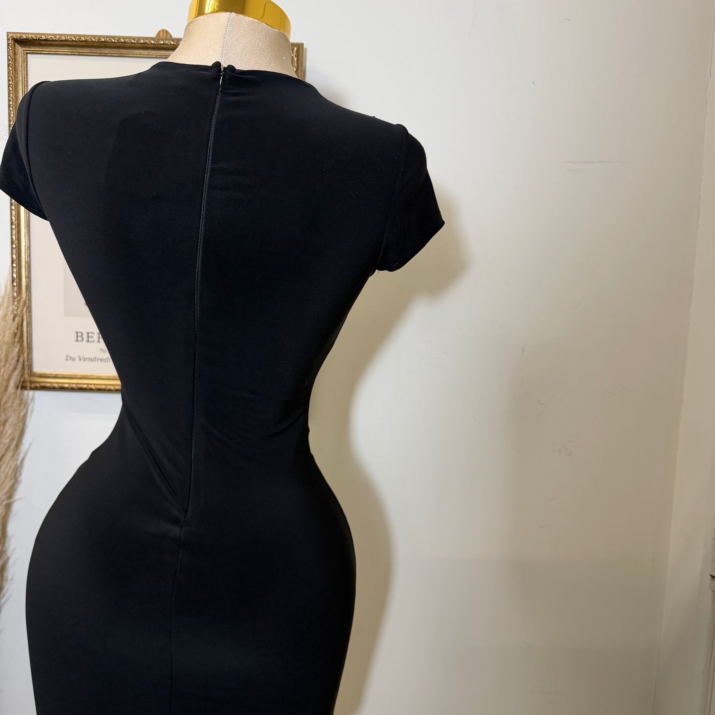 Front slit with sash detail midi Dress-Black
