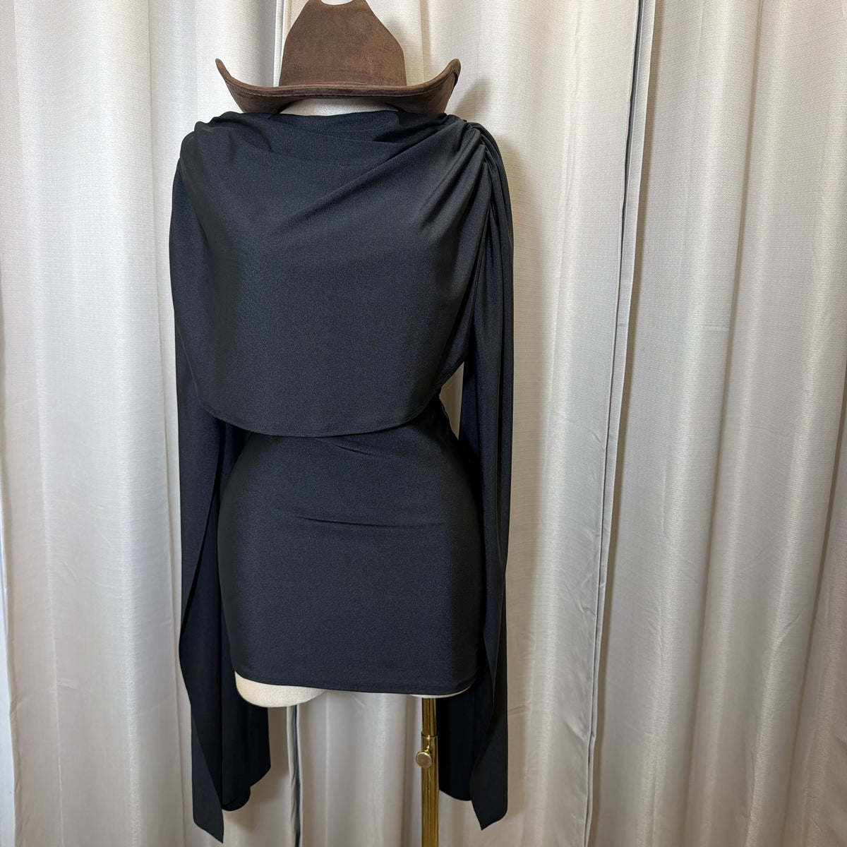 Long sleeve Dress with Drape in the front-Negro/Black