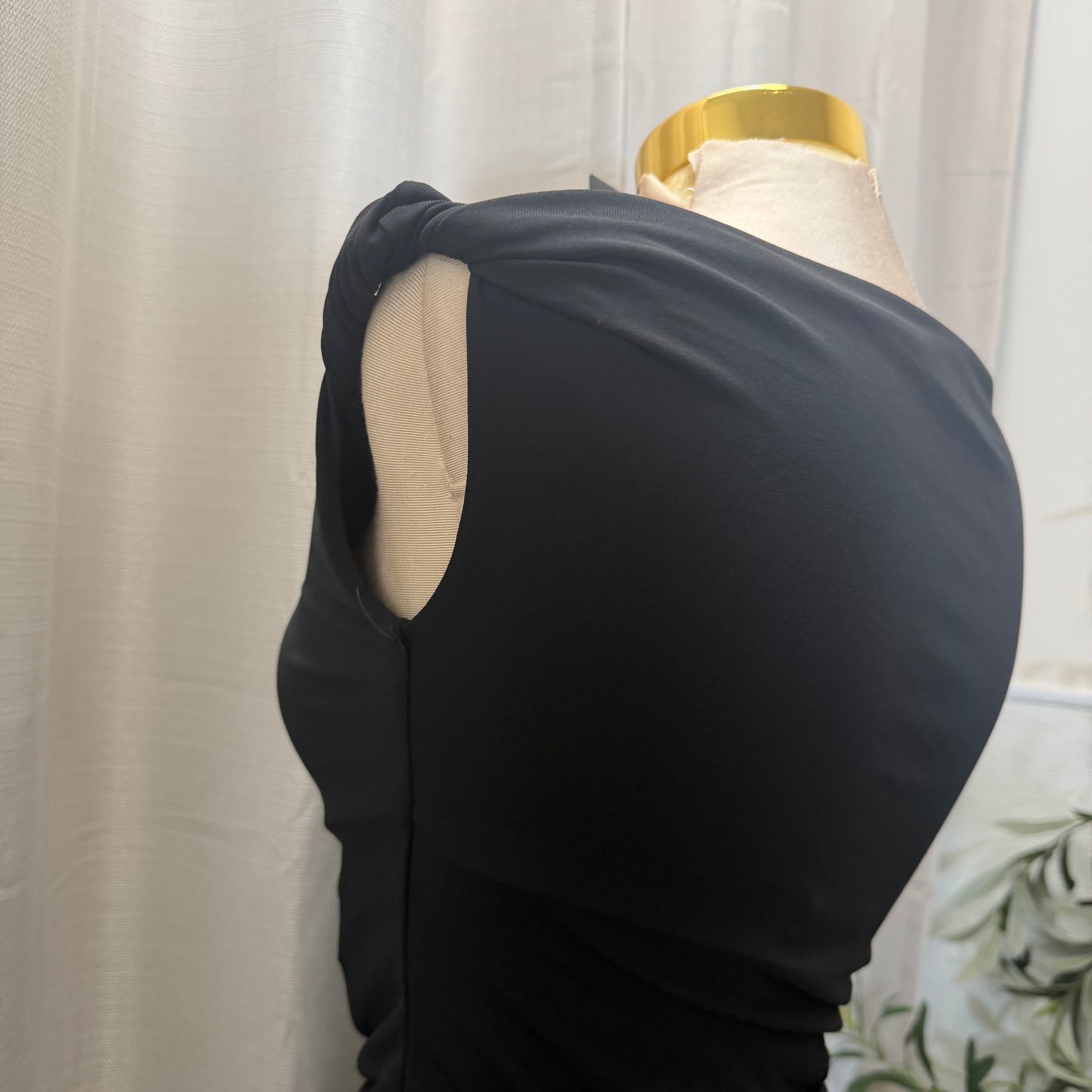 Asymmetric shoulder Gold Detail-Black