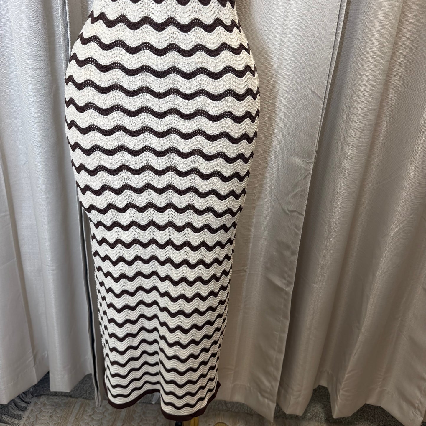 SWEATER KNIT WITH METAL RING TRIM MIDI DRESS-Brown Combo