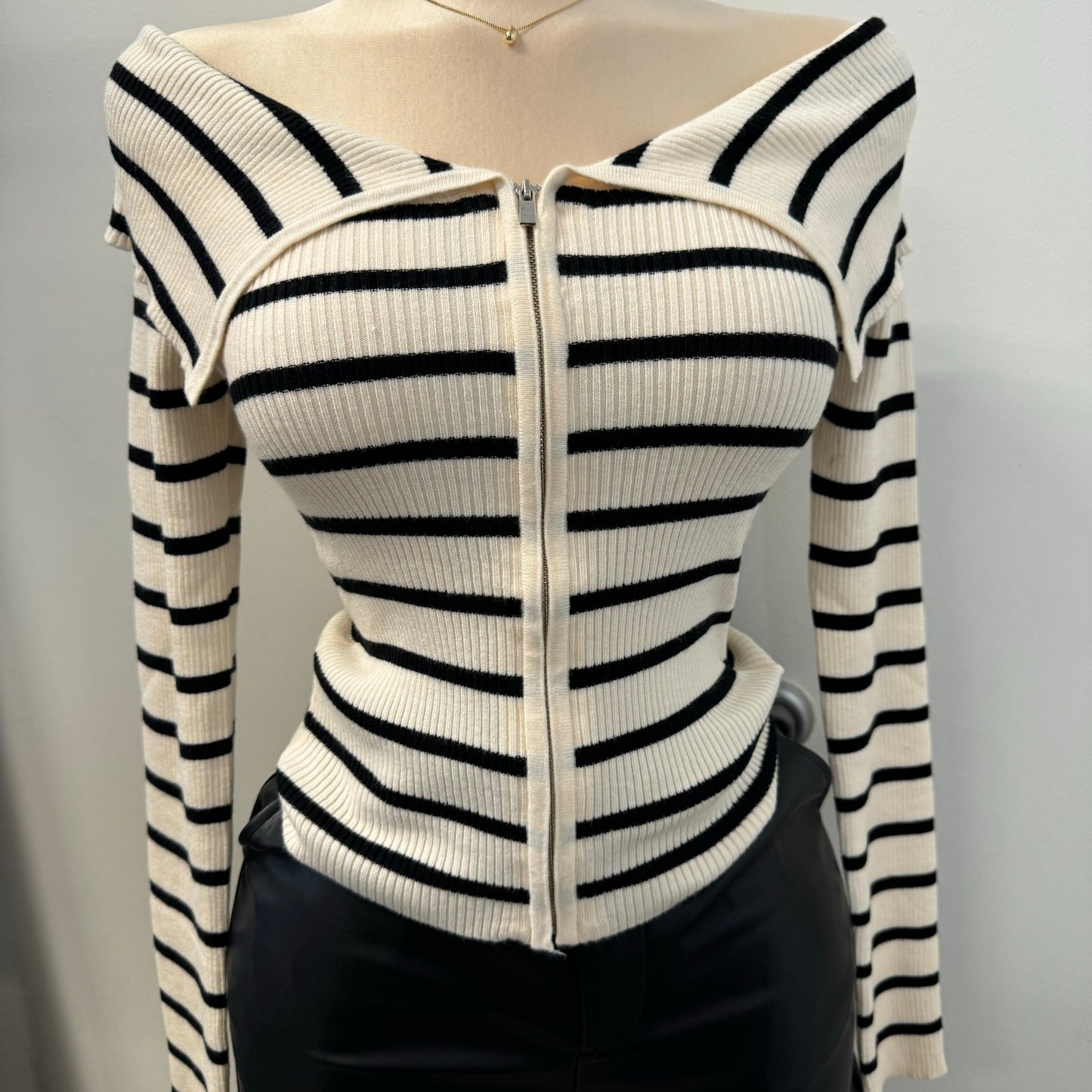 Lizo Sweater Top-Black/White