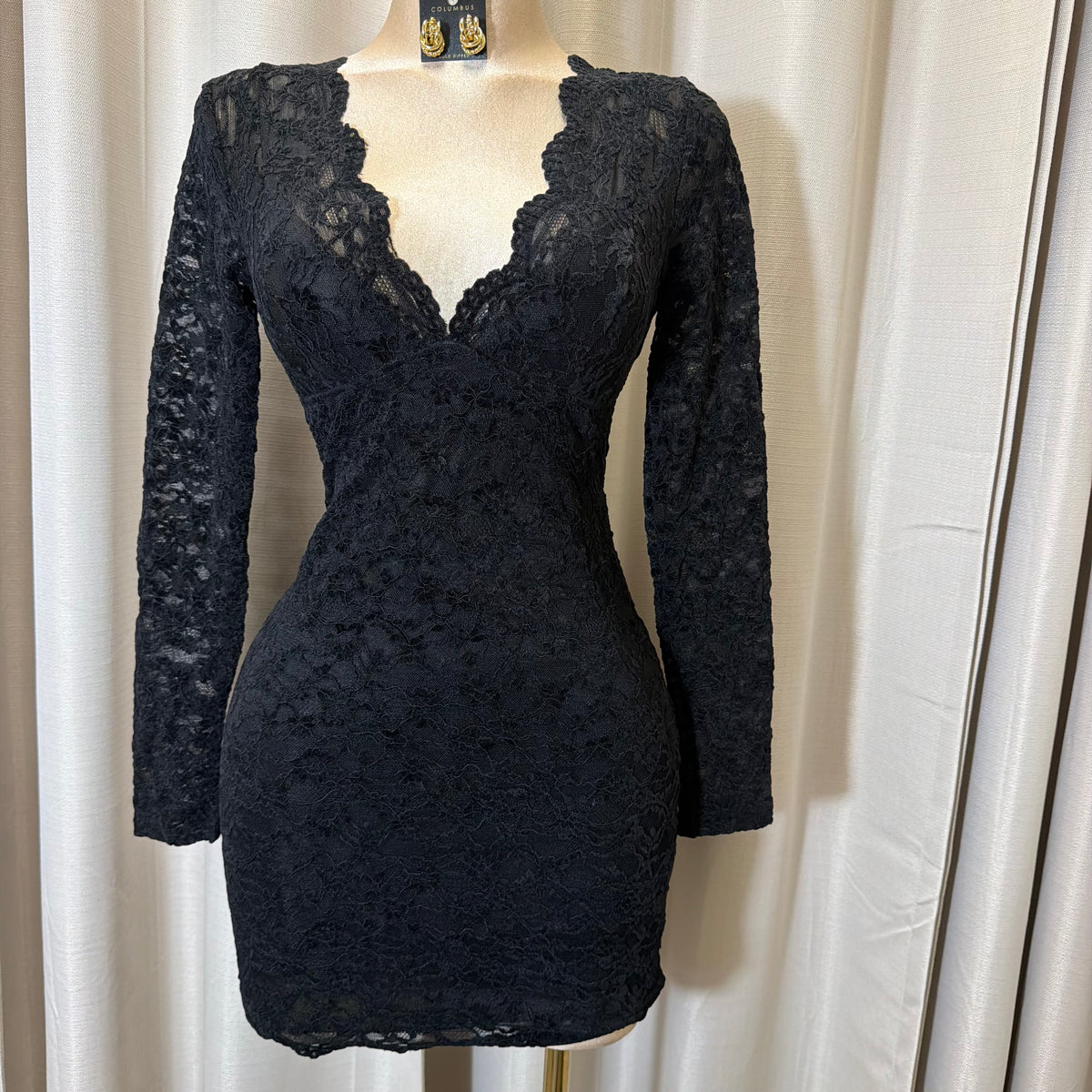 Lace Scallop Long Sleeve Bodycon Mini Dress-Black