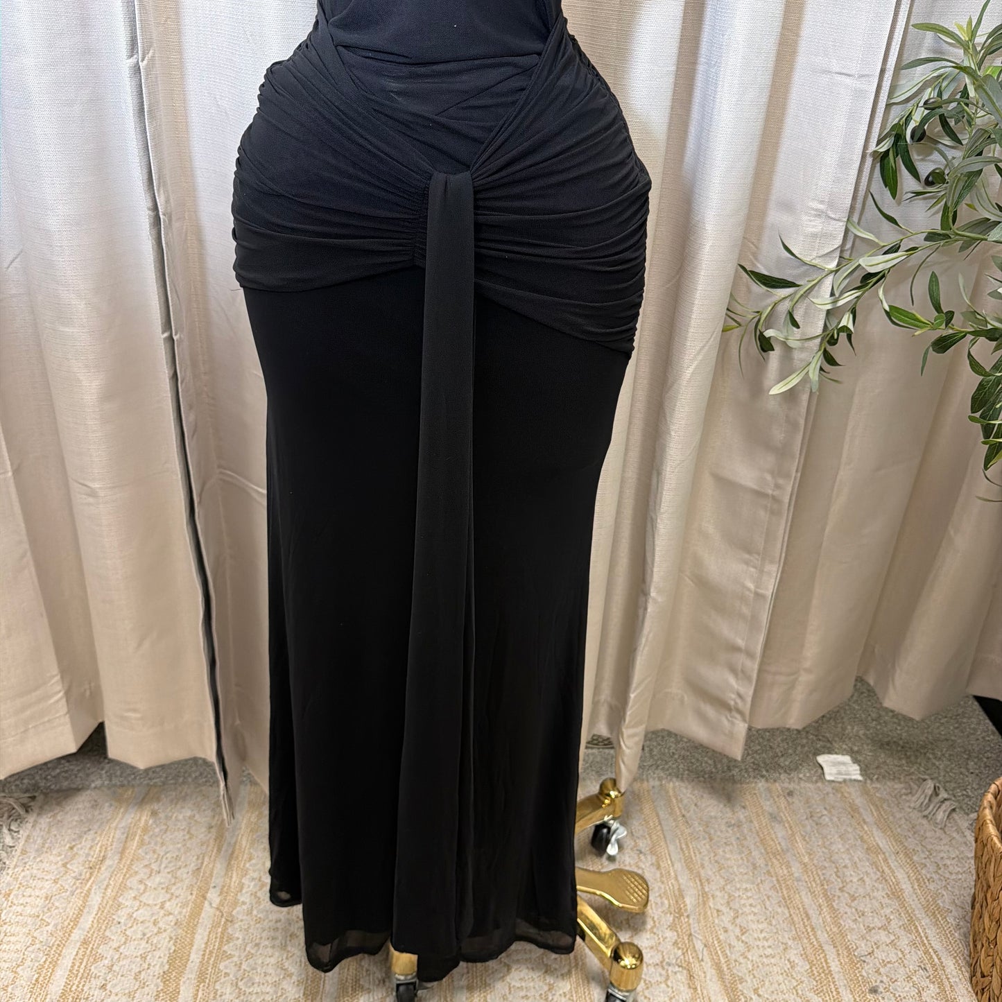 HALTER TWIST FRONT DRAPED MAXI DRESS-Black
