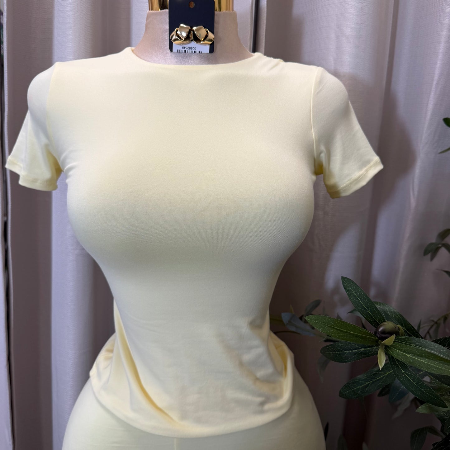Short Sleeve Round neck Solid Basic Top-Light yellow