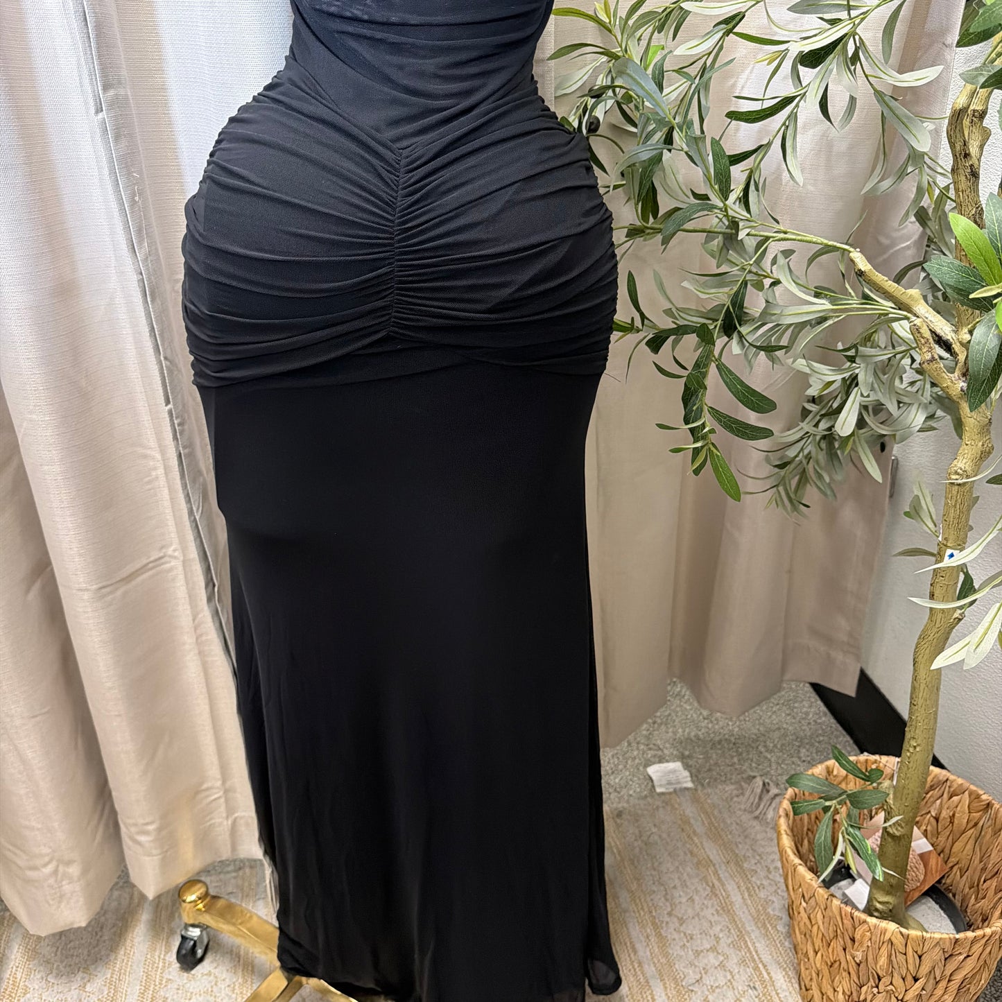 HALTER TWIST FRONT DRAPED MAXI DRESS-Black