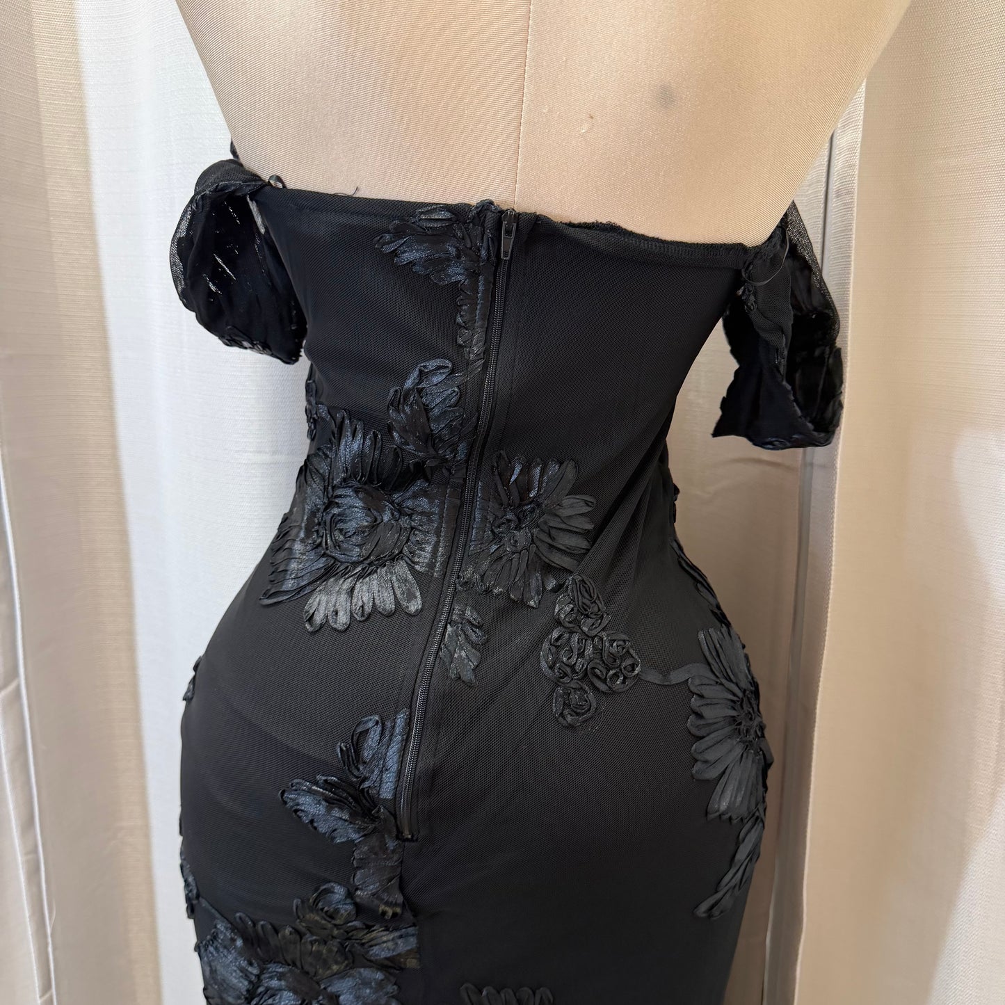 Elegant Floral Appliqué Off shoulder mermaid Maxi Dress-Black