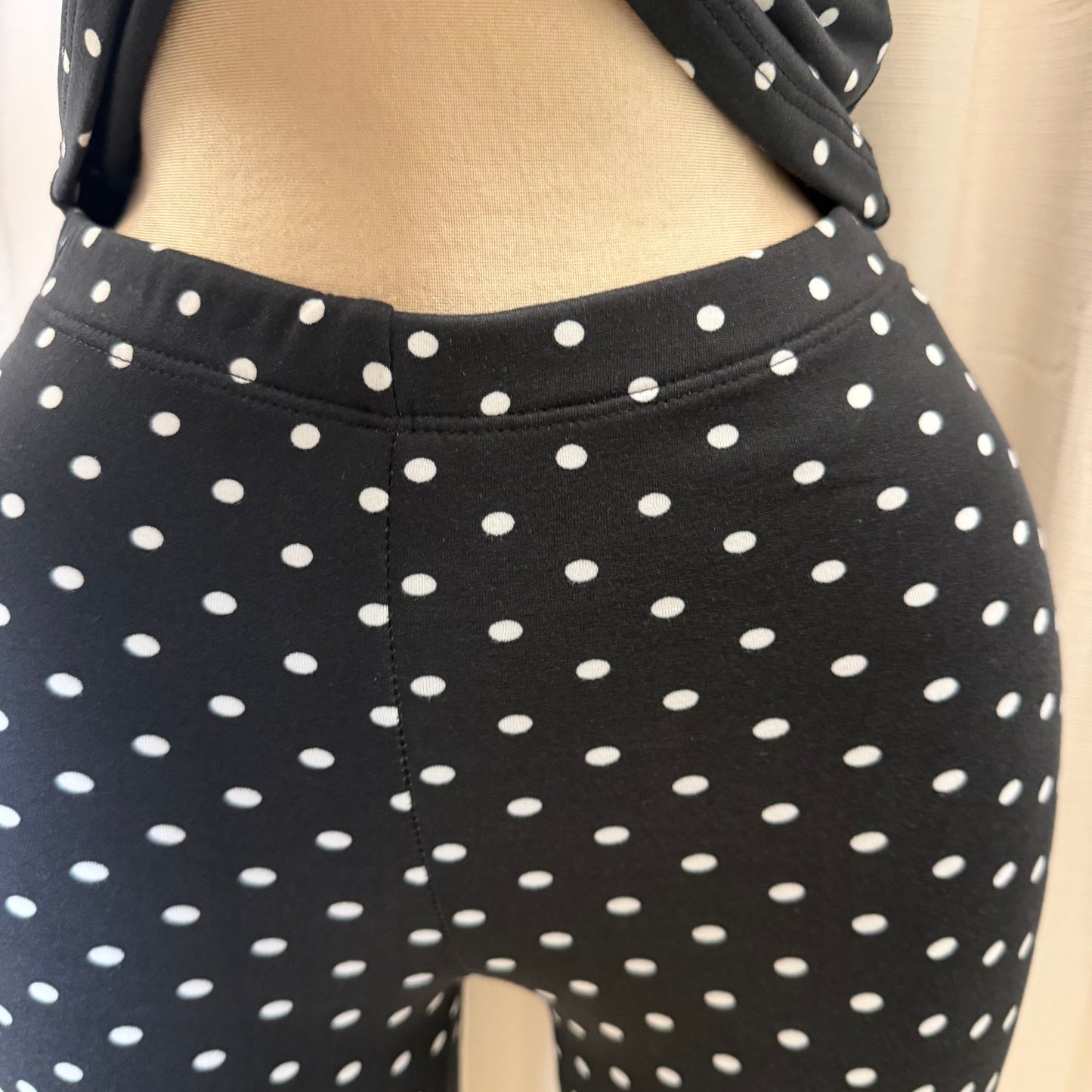 Mid waisted Basic Polka Dot Capri Leggings-Black/White