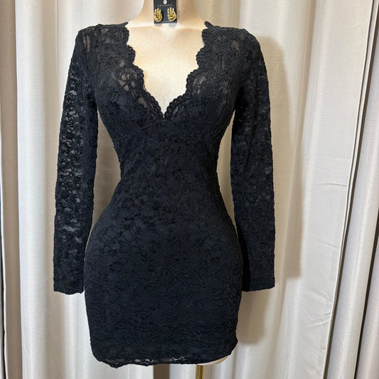Lace Scallop Long Sleeve Bodycon Mini Dress-Black