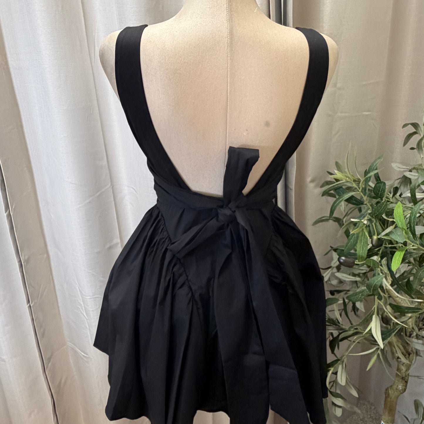 Poplin Back Ribbon Mini Dress-Black