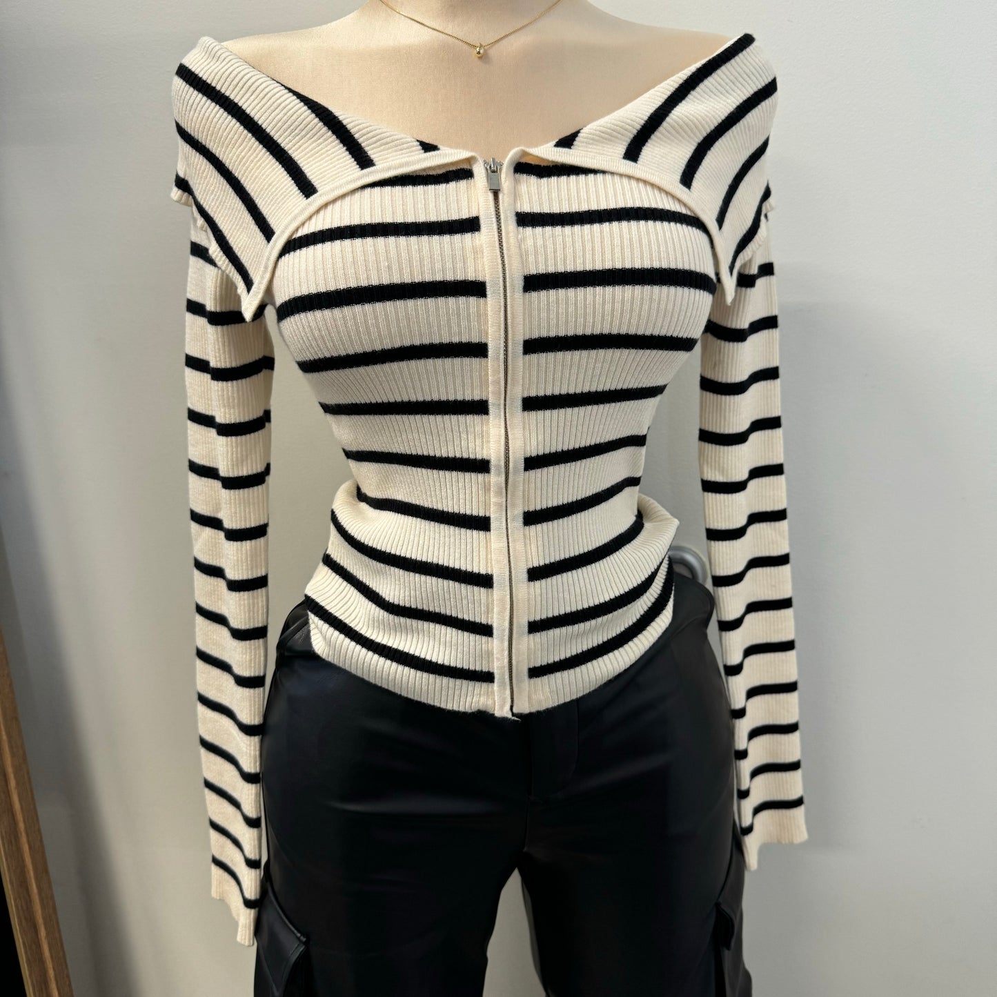 Lizo Sweater Top-Black/White