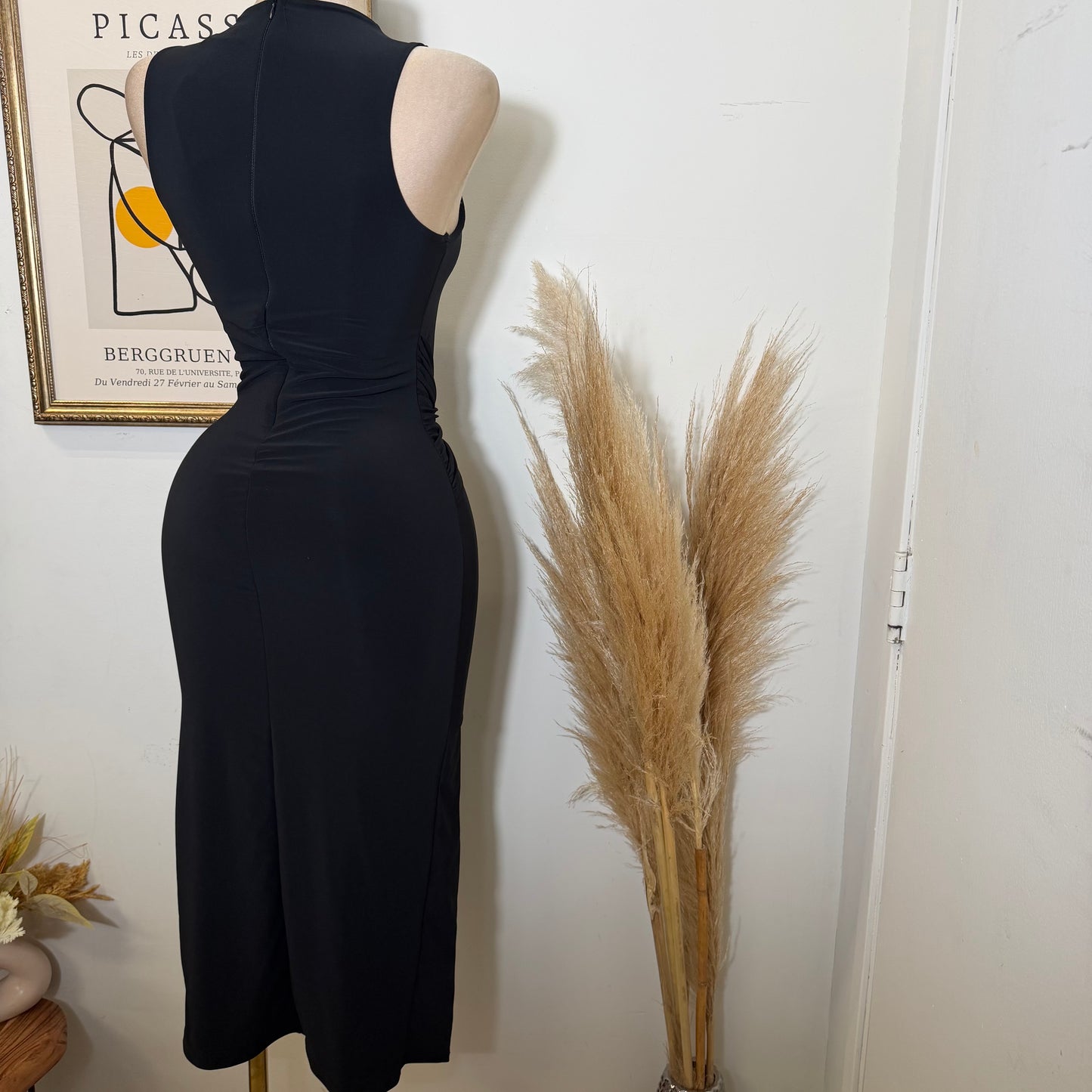 Sleeveless Front trim Midi Dress-black