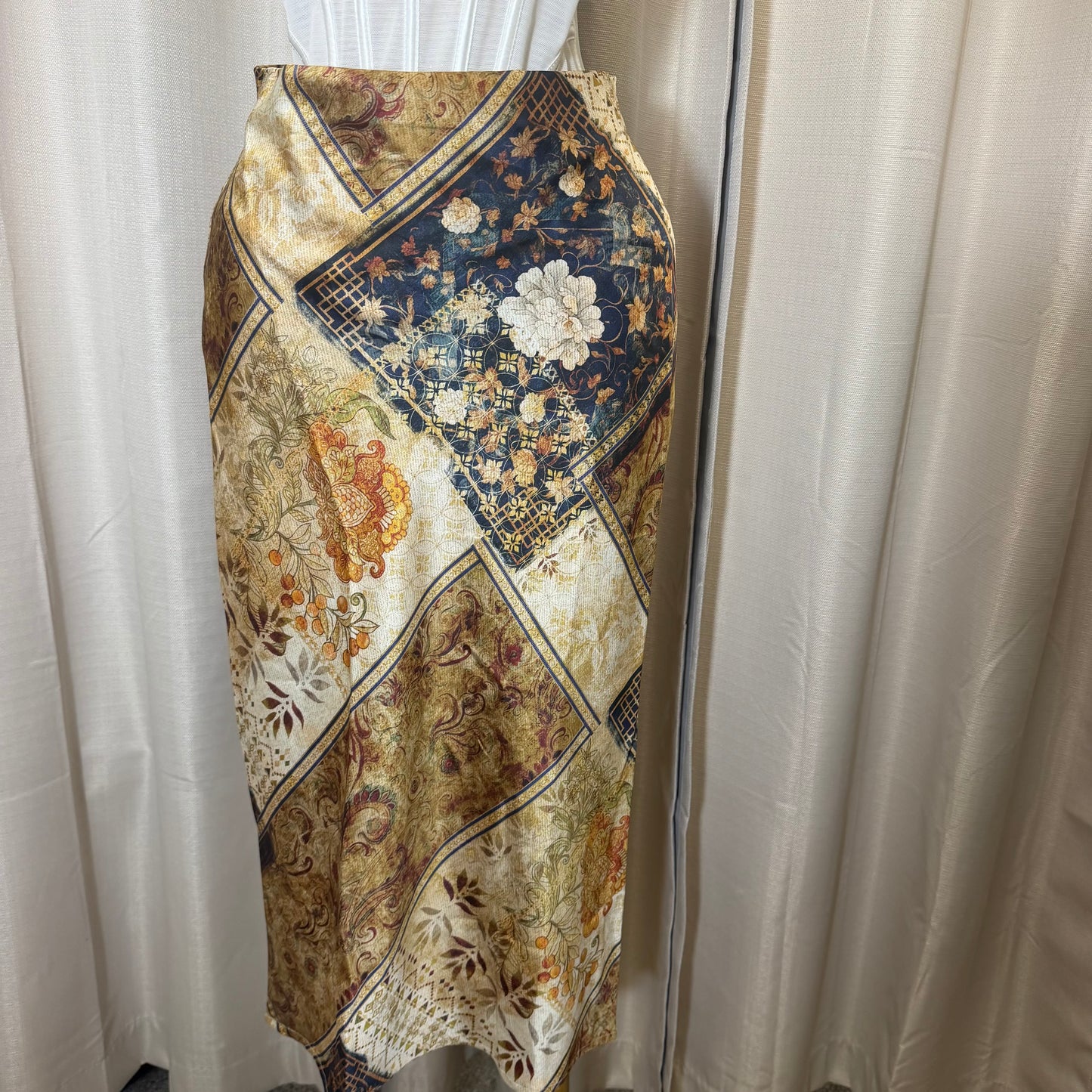 Satin print fitted skirt-Brown Multi