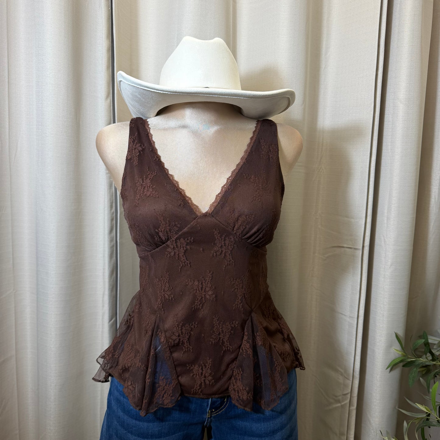 Sleeveless Floral lace Detail Top-Brown