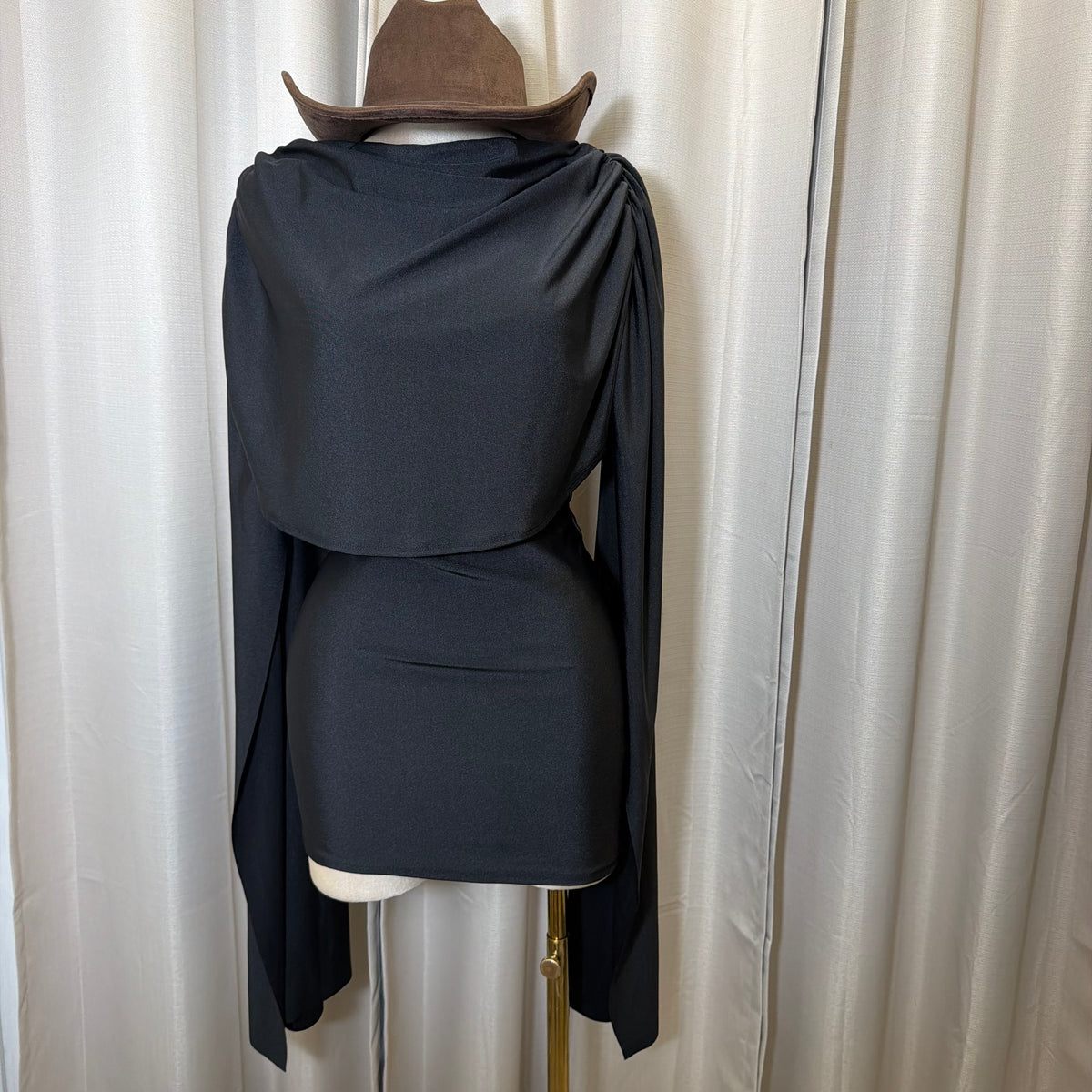 Long sleeve Dress with Drape in the front-Negro/Black