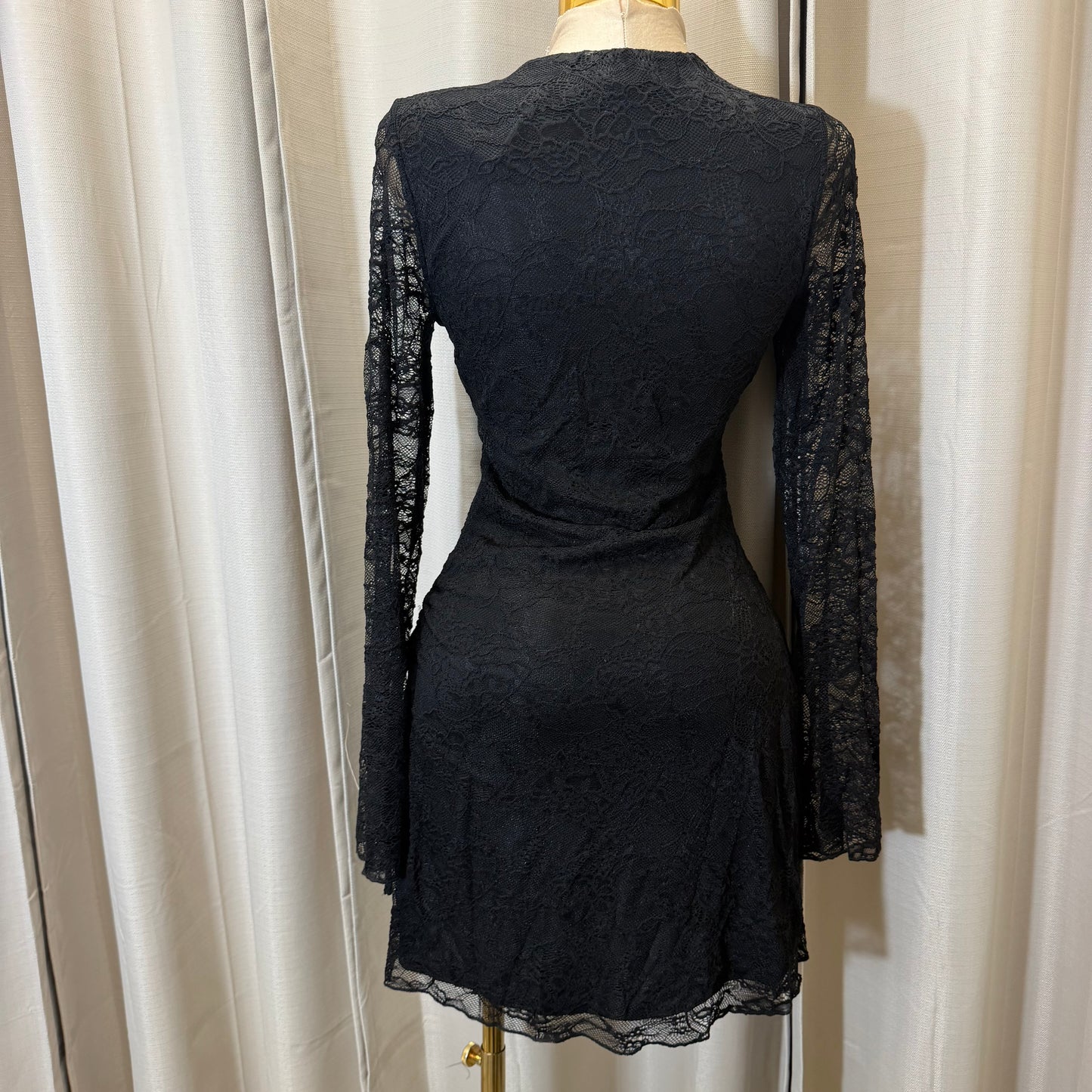 Scallop Edge Lace side slit Mini Dress-Black