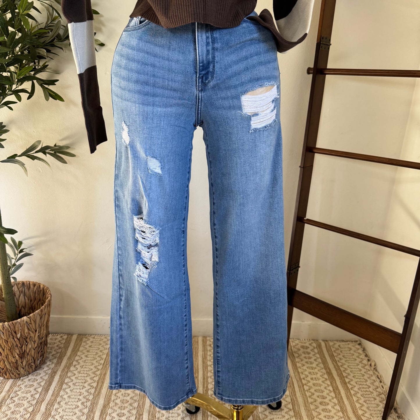 V2652M  Ripped Jeans-LT Blue