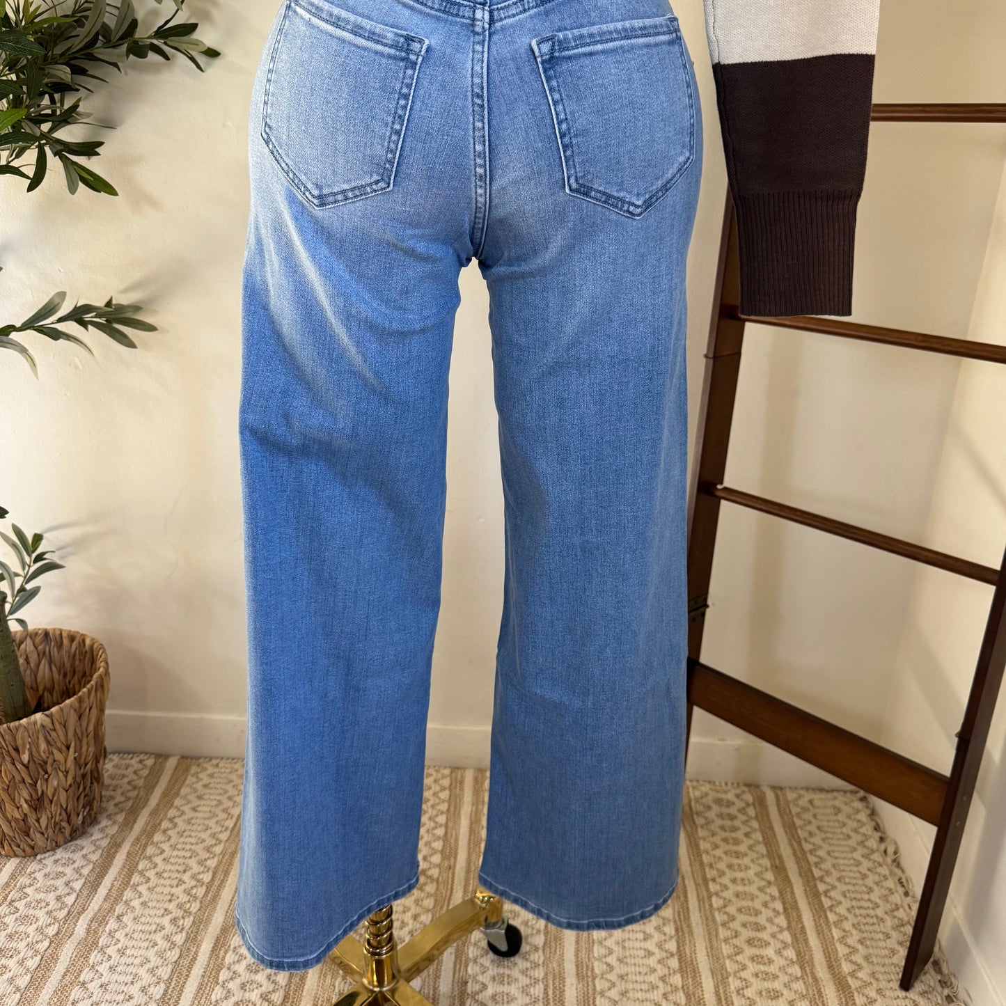 V2652M  Ripped Jeans-LT Blue