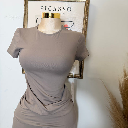 Fitted Short-Sleeve Active Top-Brown
