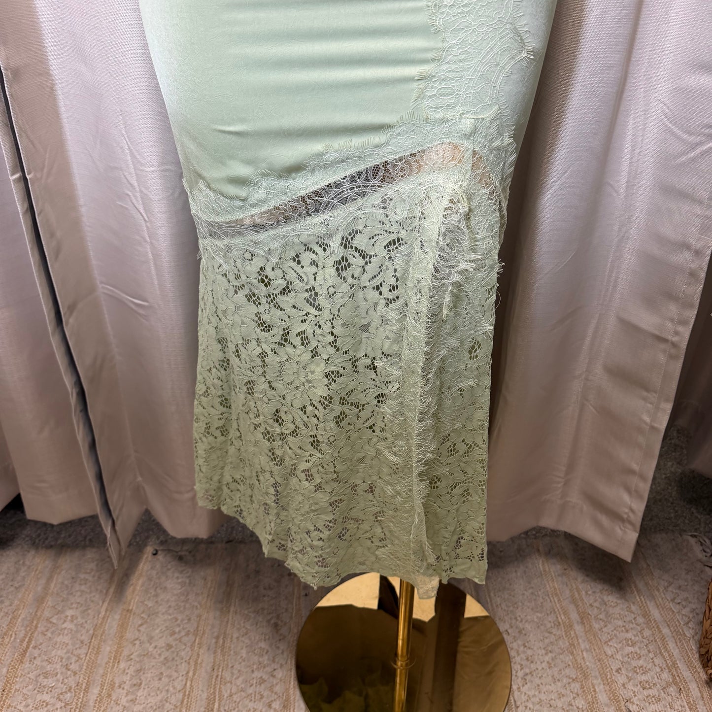 LACE DETAIL SATIN MIDI DRESS-Sage Green