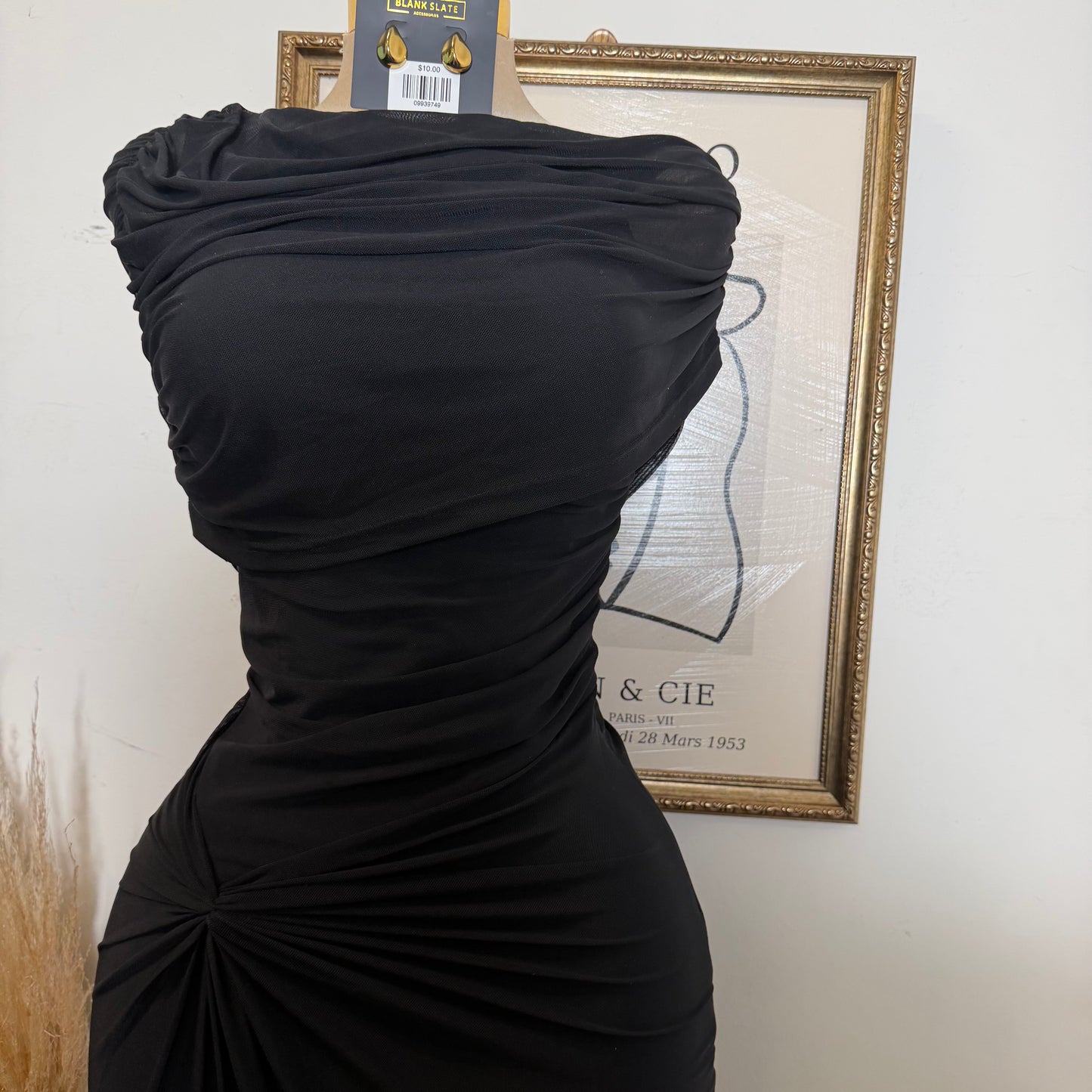 Maxi Mesh Dress Detail in the front -Black