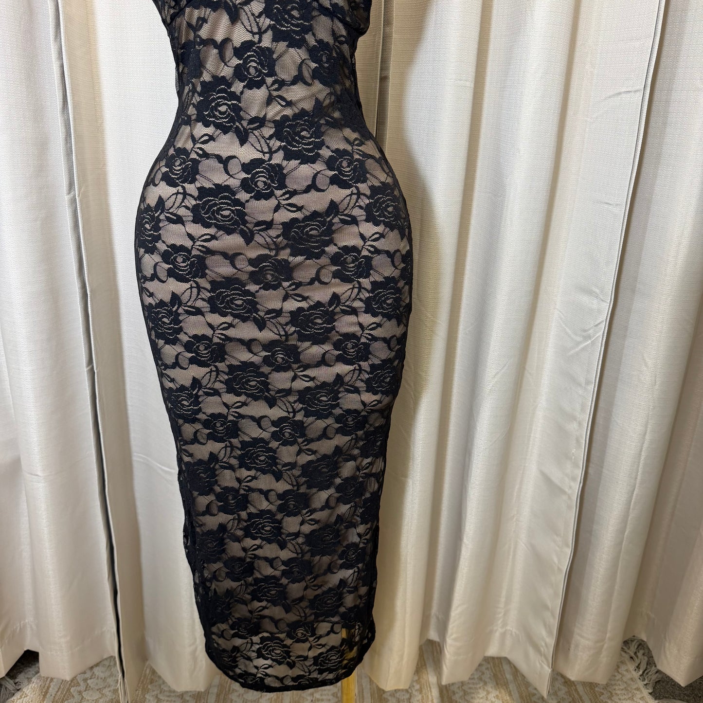 Halter back Tie Open back lace midi Dress-Black