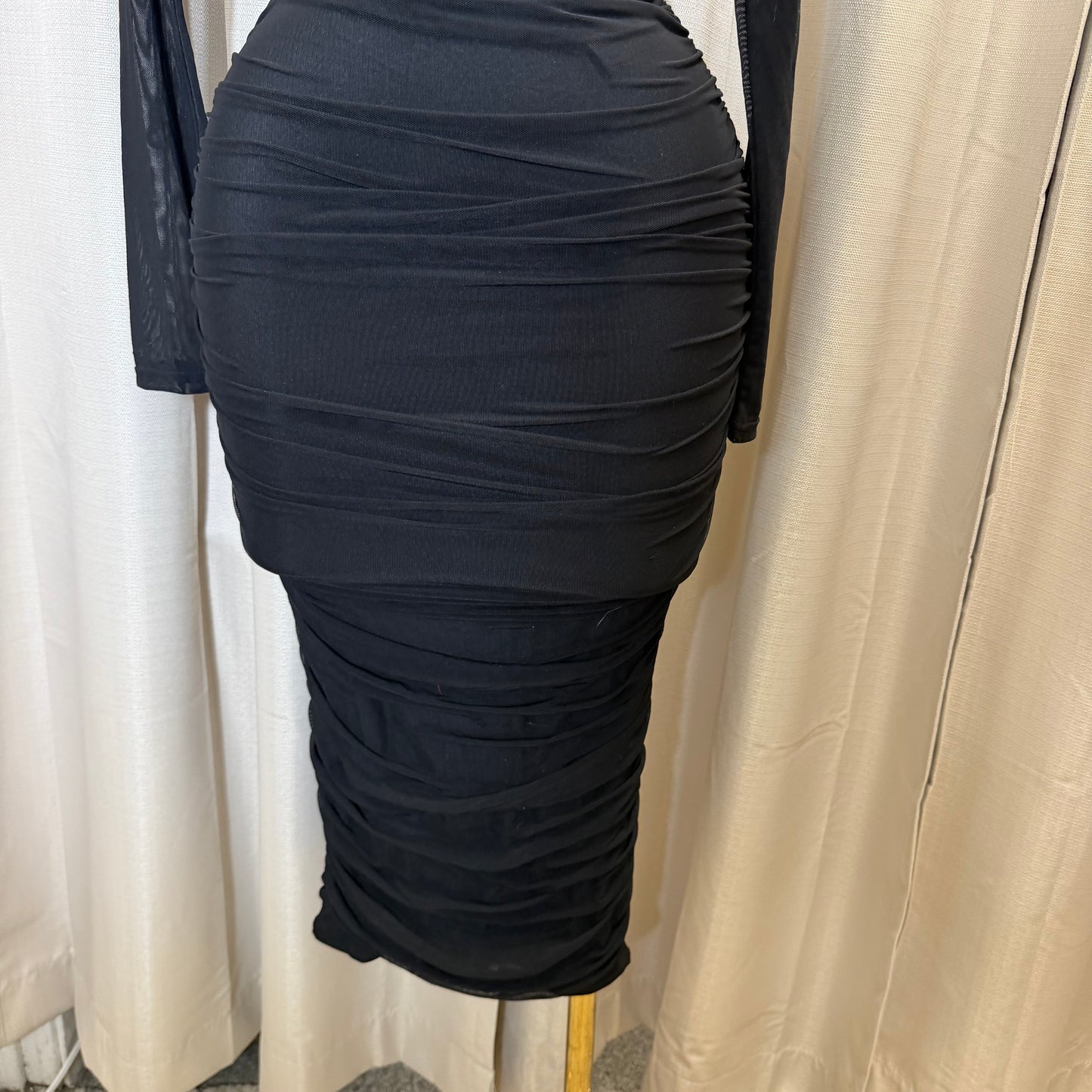 Mesh Long Sleeve Midi Dress w/ a U wire Insert-Black