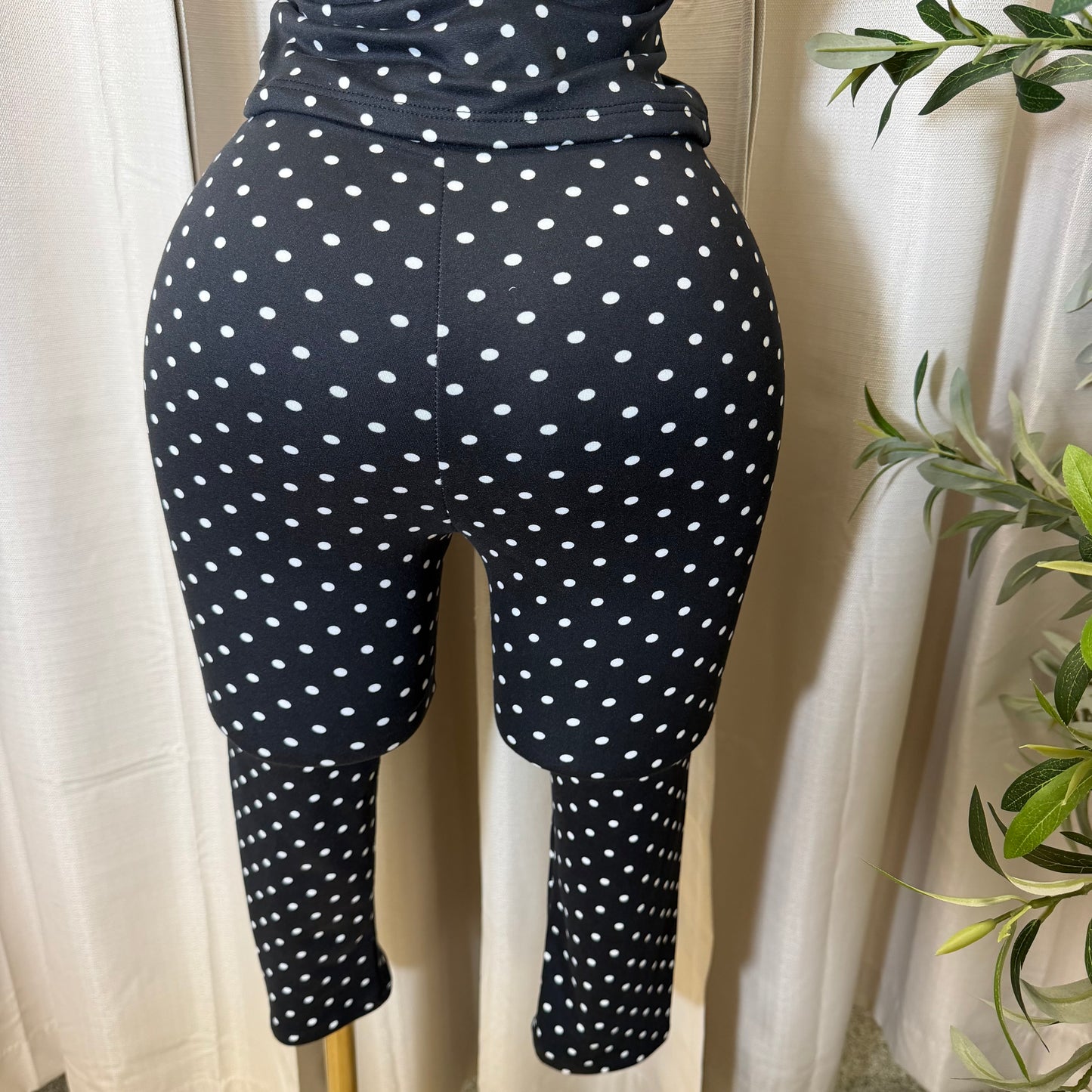 Mid waisted Basic Polka Dot Capri Leggings-Black/White