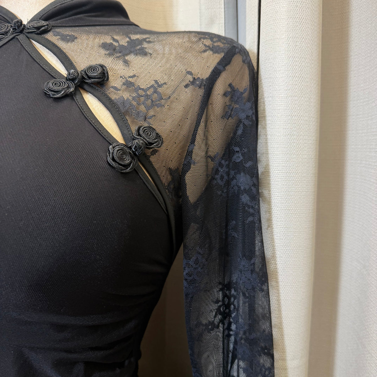 Korean Lace Long Sleeve Midi Dress-Black