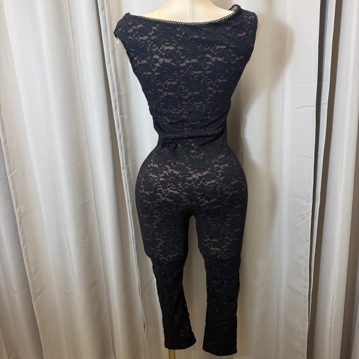 Asymmetrical Floral Lace Capri Jumpsuit-Black