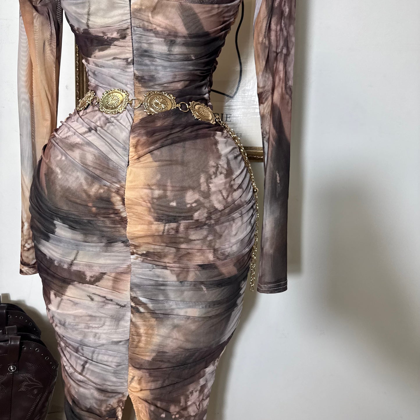 Round Neck Long Sleeve Ruching Midi Dress-Brown Marble