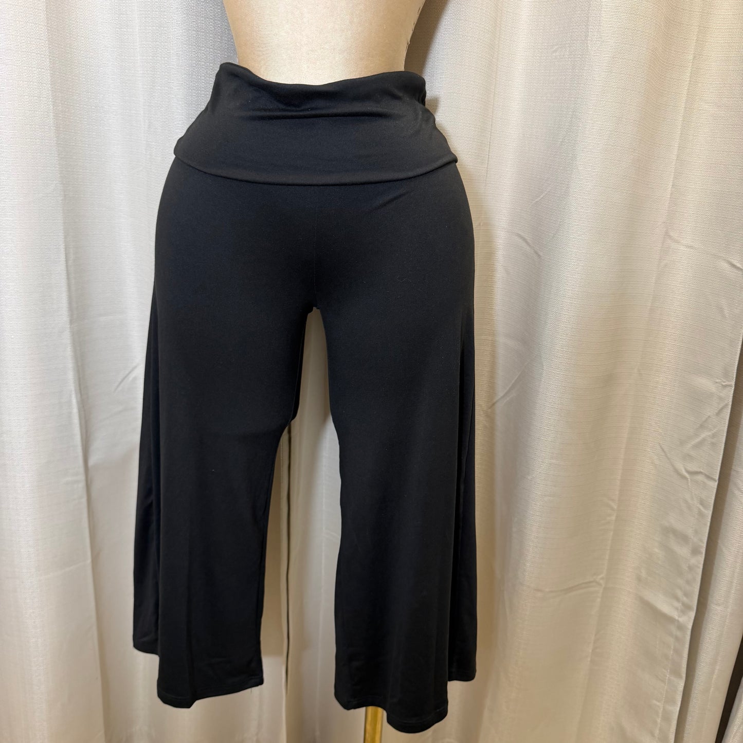 Guachos Capri pants- Black